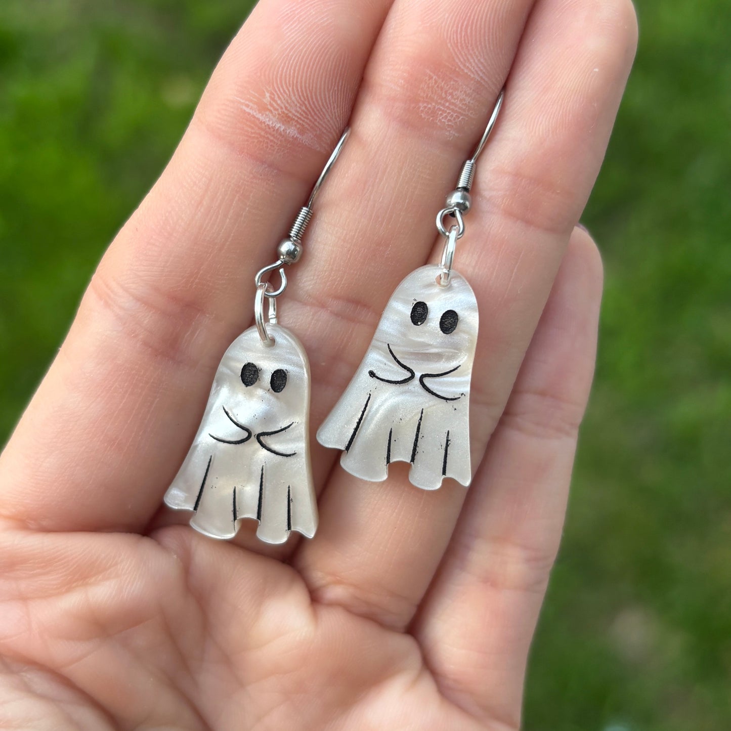 PEARLY ACRYLIC GHOSTS
