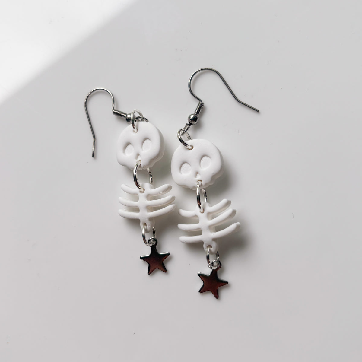 SKULL & RIB DANGLE EARRINGS