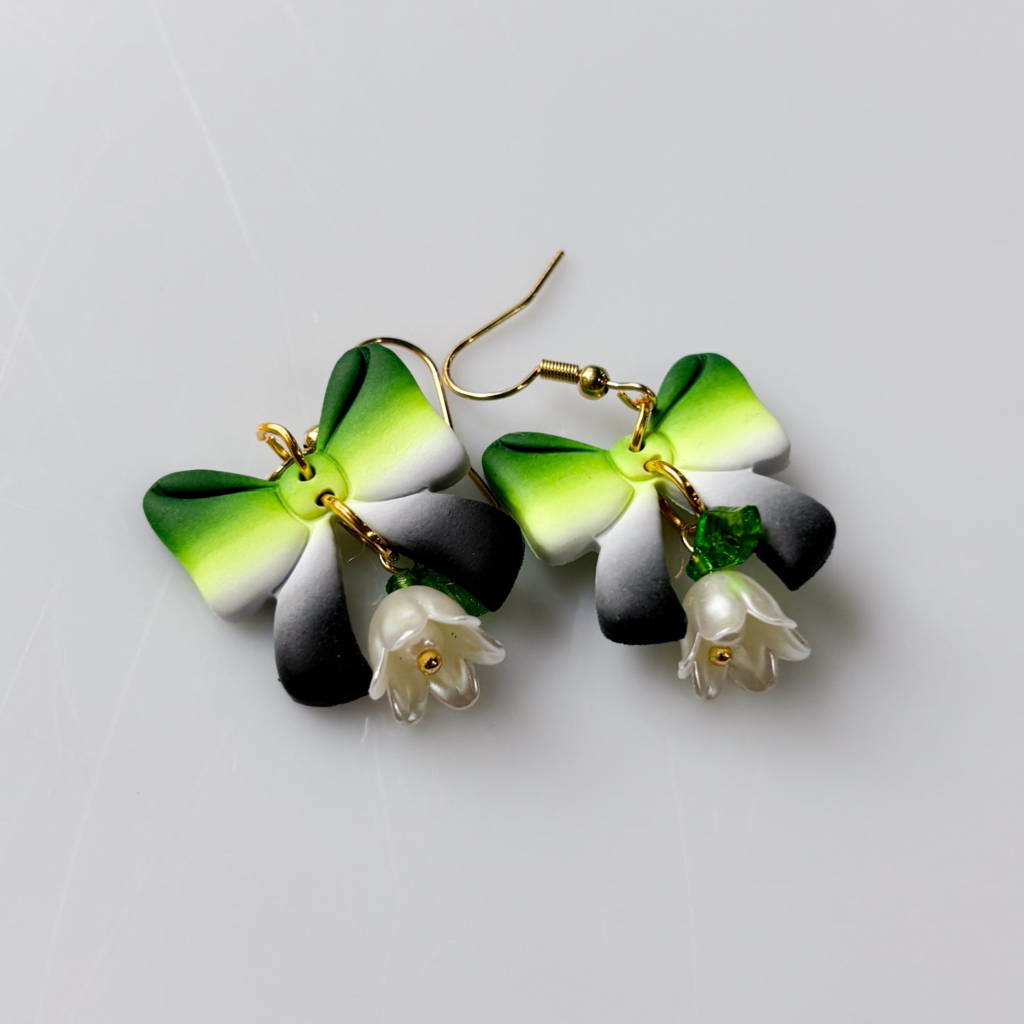 AROMANTIC PRIDE EARRINGS