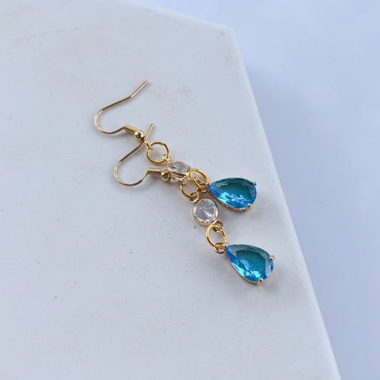 BLUE LITTLE TEARDROP GEM CHARM EARRINGS