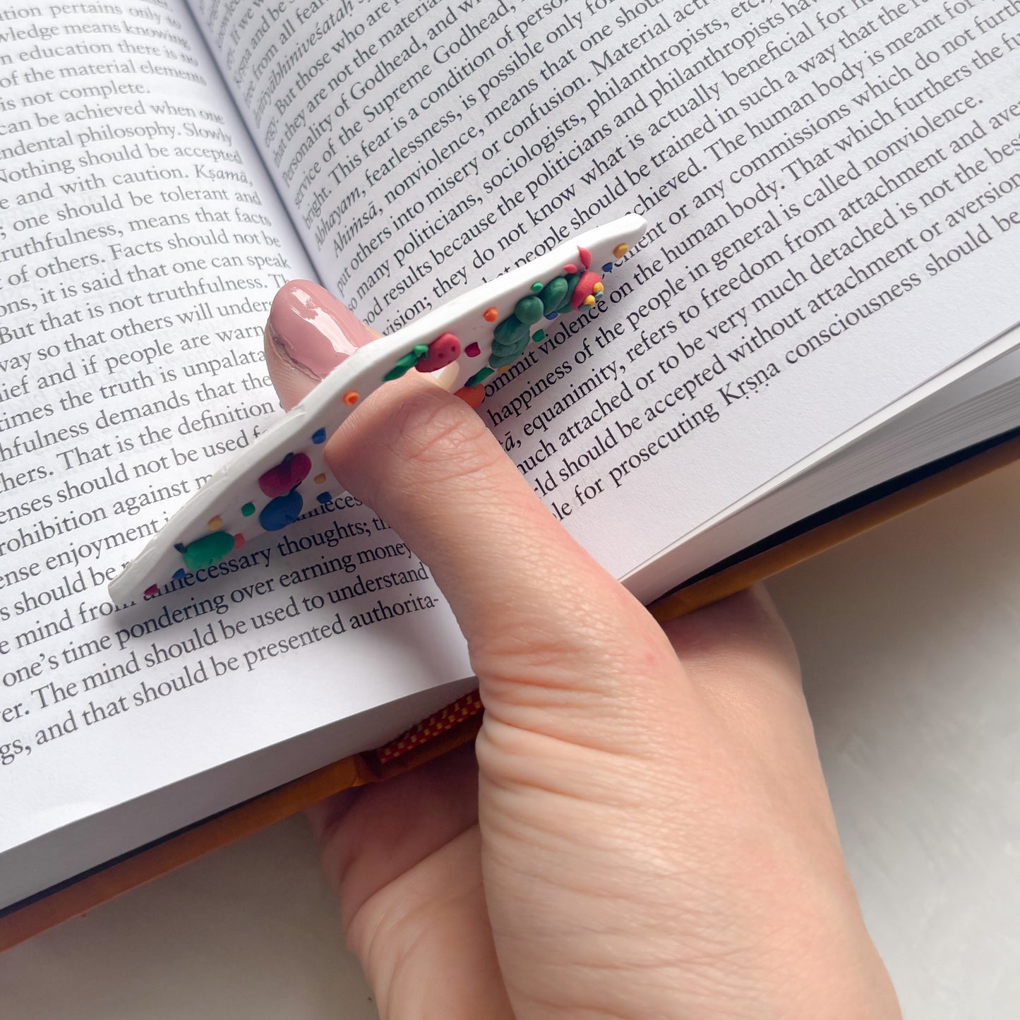 HUNGRY CATERPILLAR PAGE HOLDER