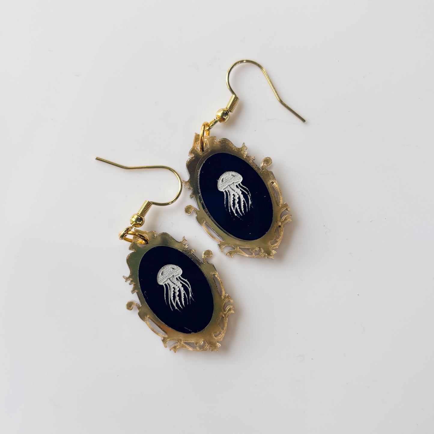 GOTHIC JELLYFISH FRAME ACRYLIC EARRINGS
