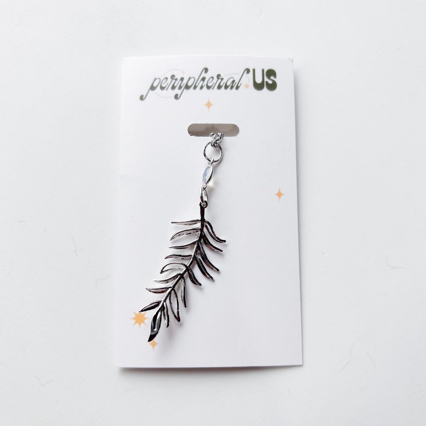 SILVERY LEAF CHARM NECKLACE