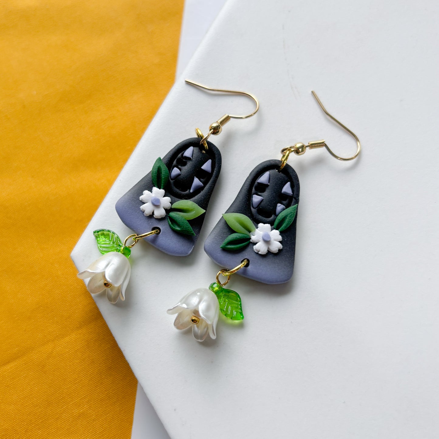 NO FACE PURPLE OMBRE EARRINGS