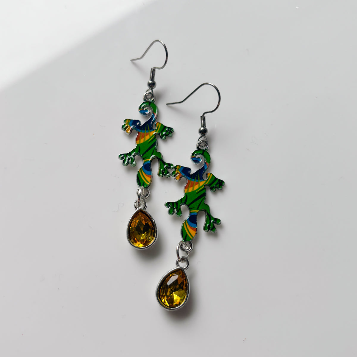 GREEN LIZARD YELLOW GEM CHARM EARRINGS