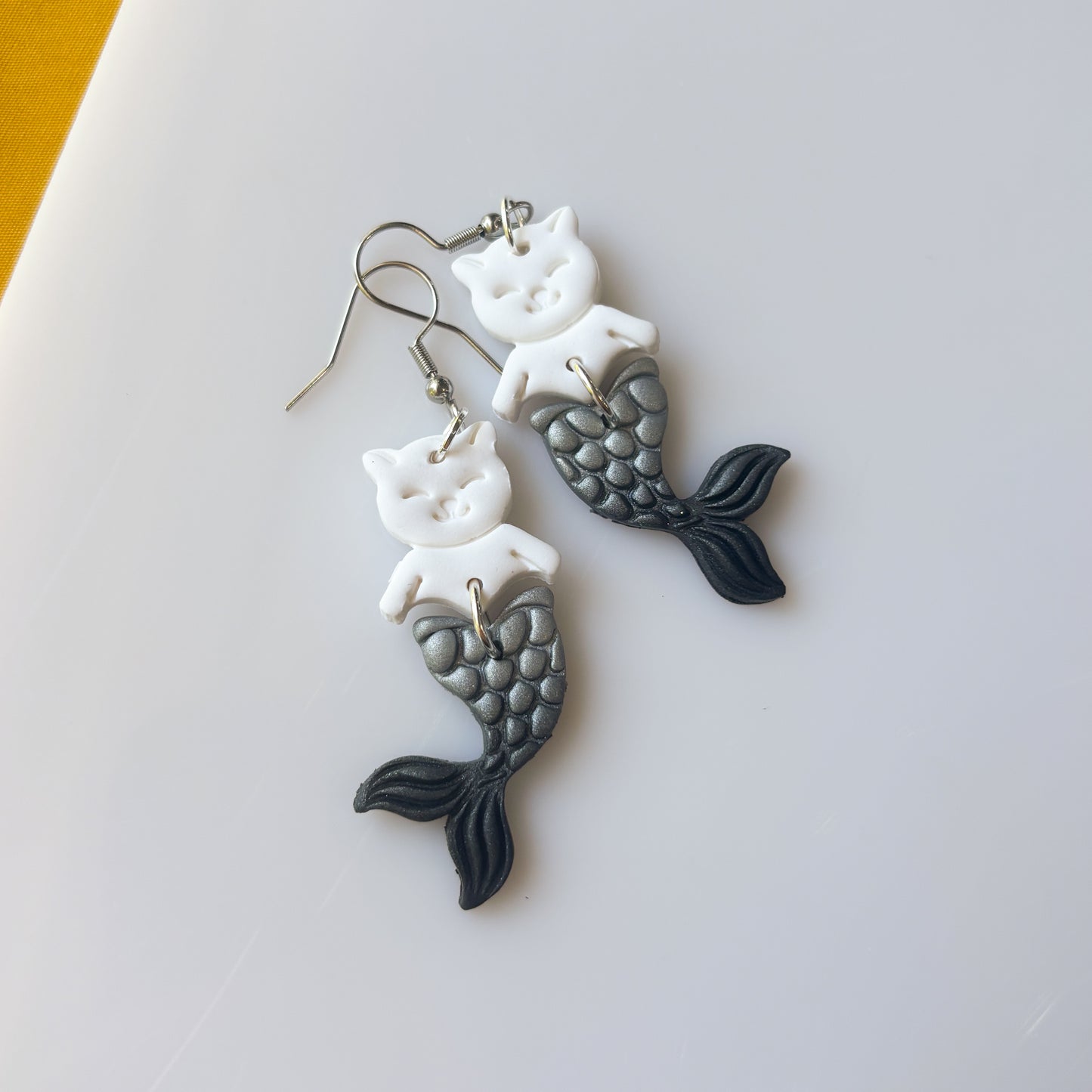 CAT FISH EARRINGS (METALLIC)