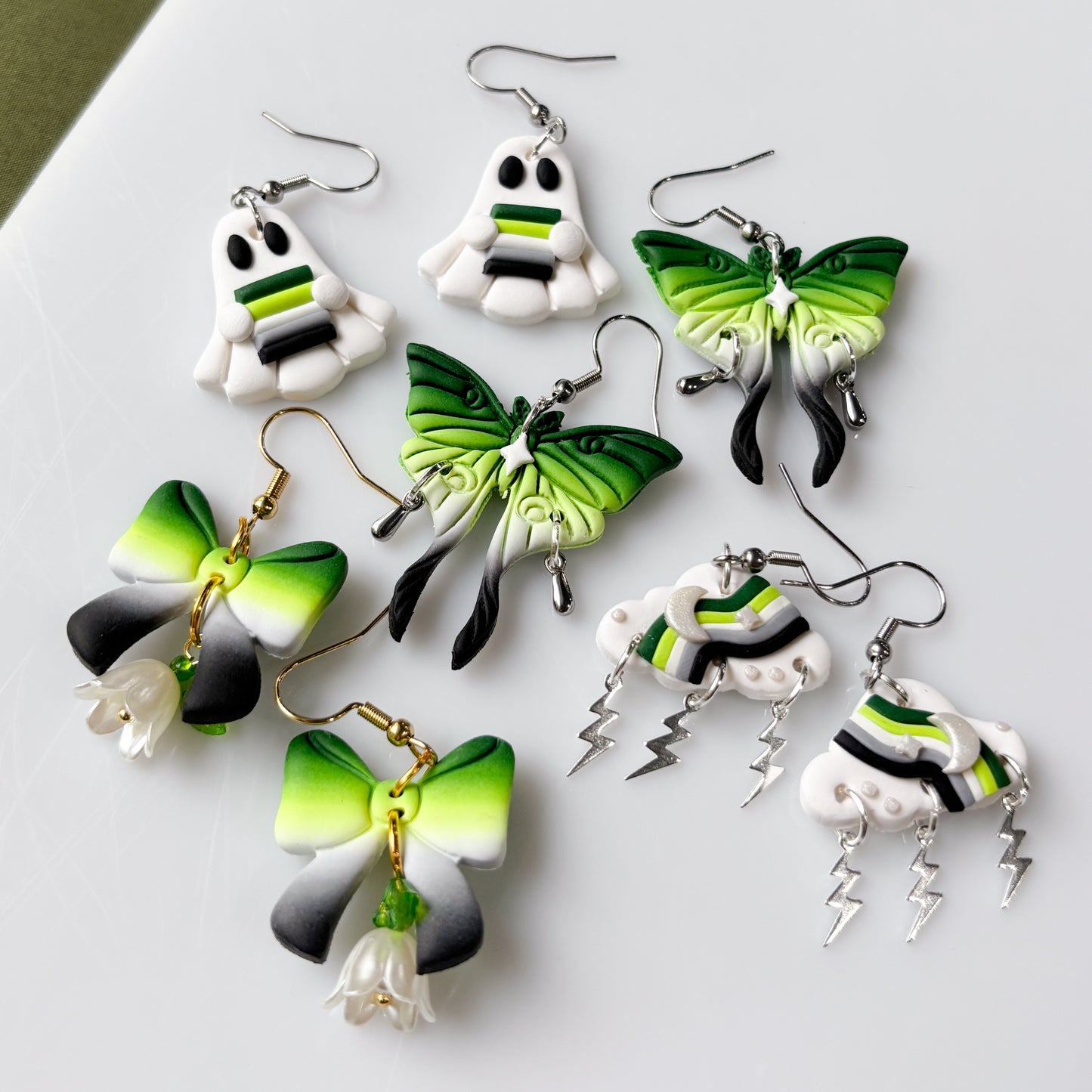 AROMANTIC PRIDE EARRINGS