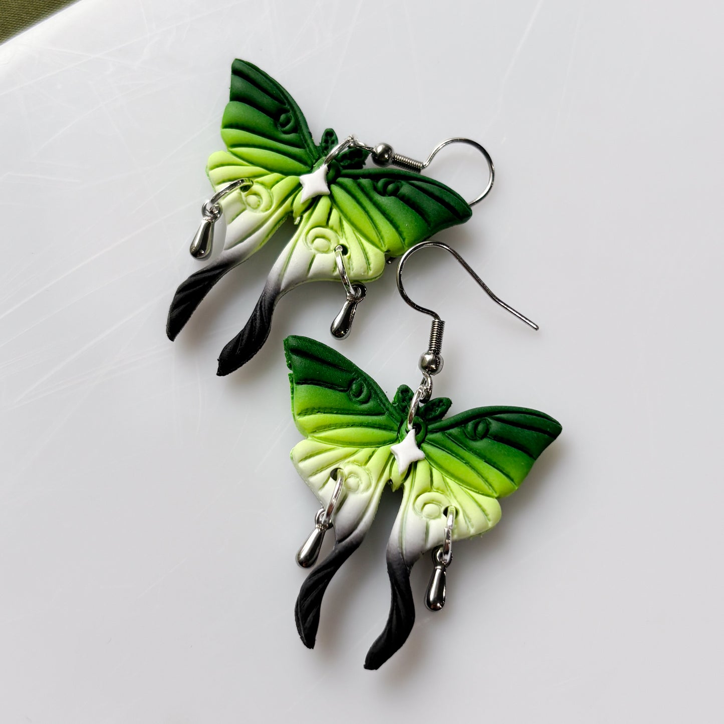 AROMANTIC PRIDE EARRINGS