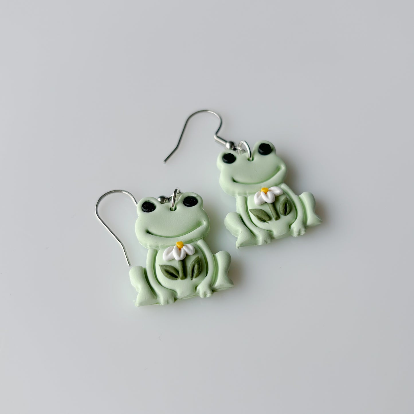 PALE GREEN DAISY FROG EARRINGS