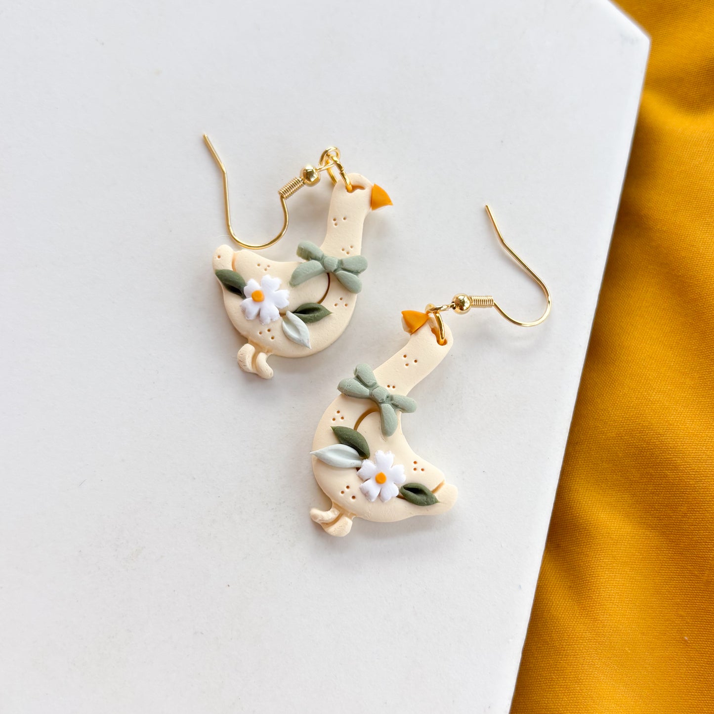 GREEN DAISY GOOSE EARRINGS