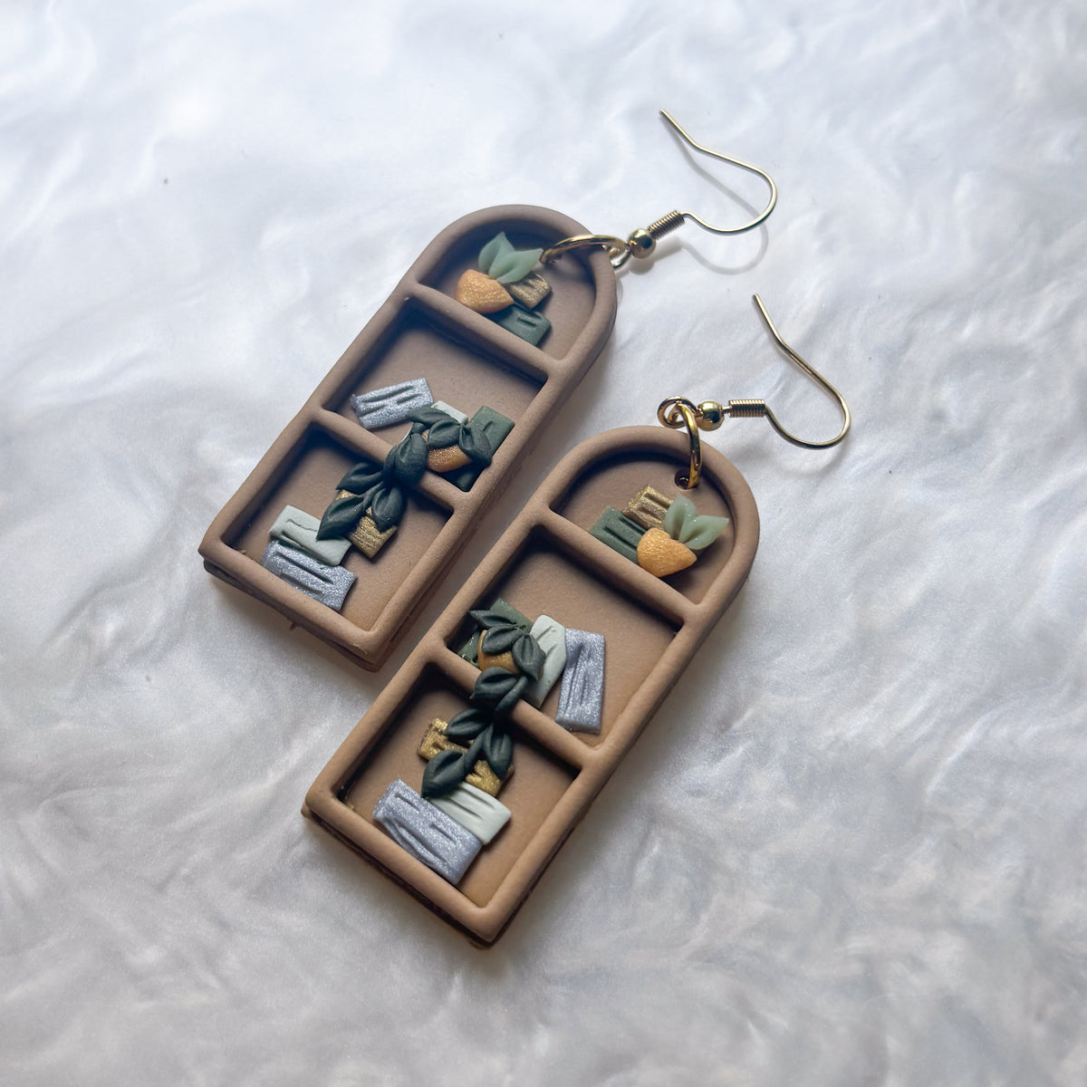 PLANT BOOKSHELF EARRINGS
