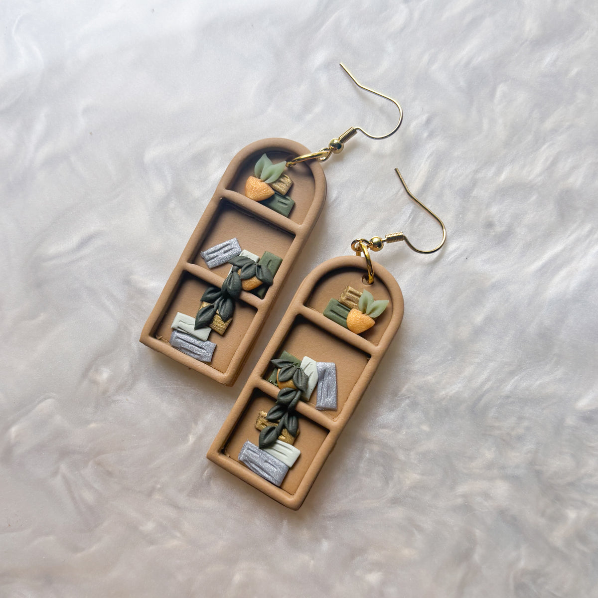 PLANT BOOKSHELF EARRINGS