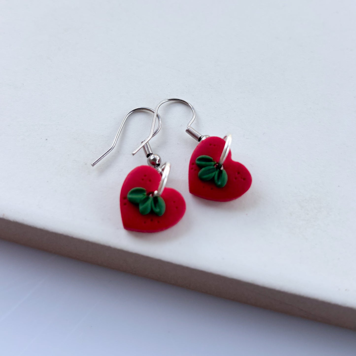 MINI HEARTS EARRINGS (RED)