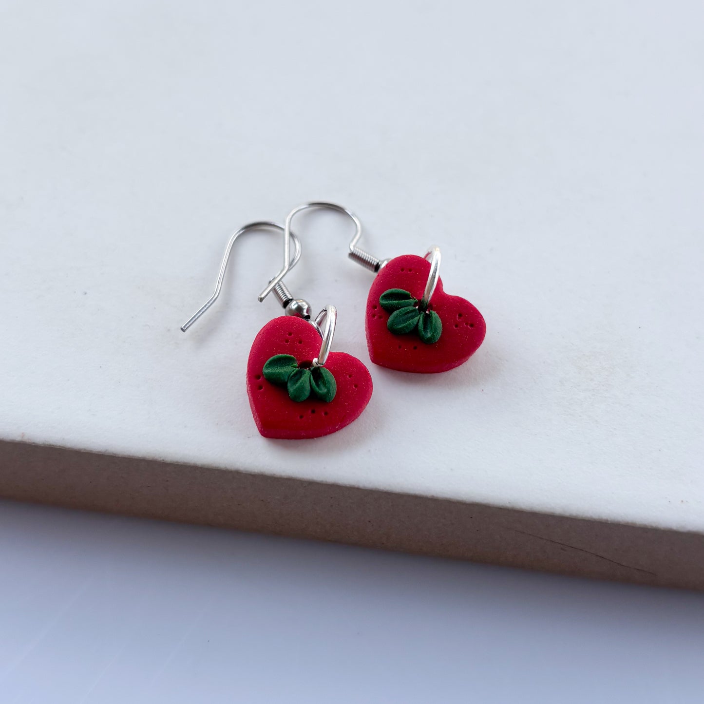 MINI HEARTS EARRINGS (RED)