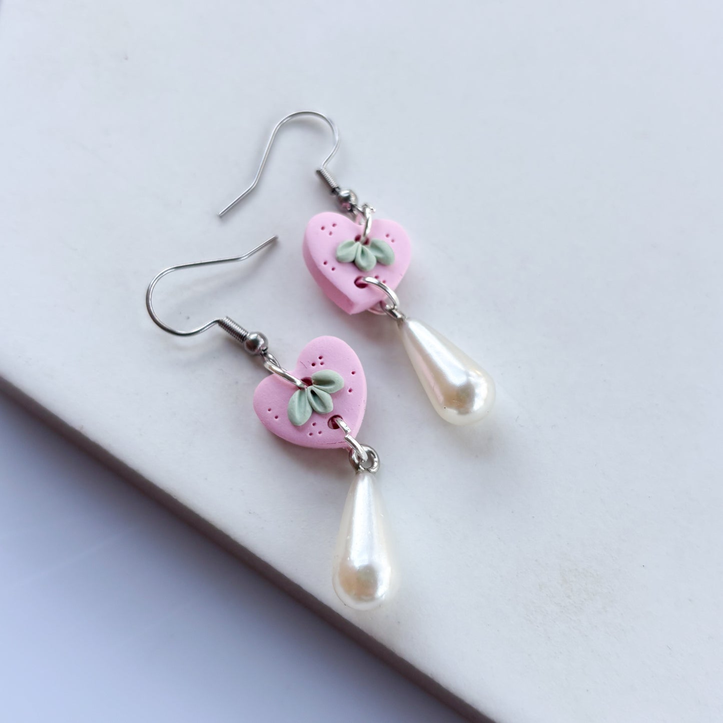 MINI HEARTS & PEARL EARRINGS (PINK)
