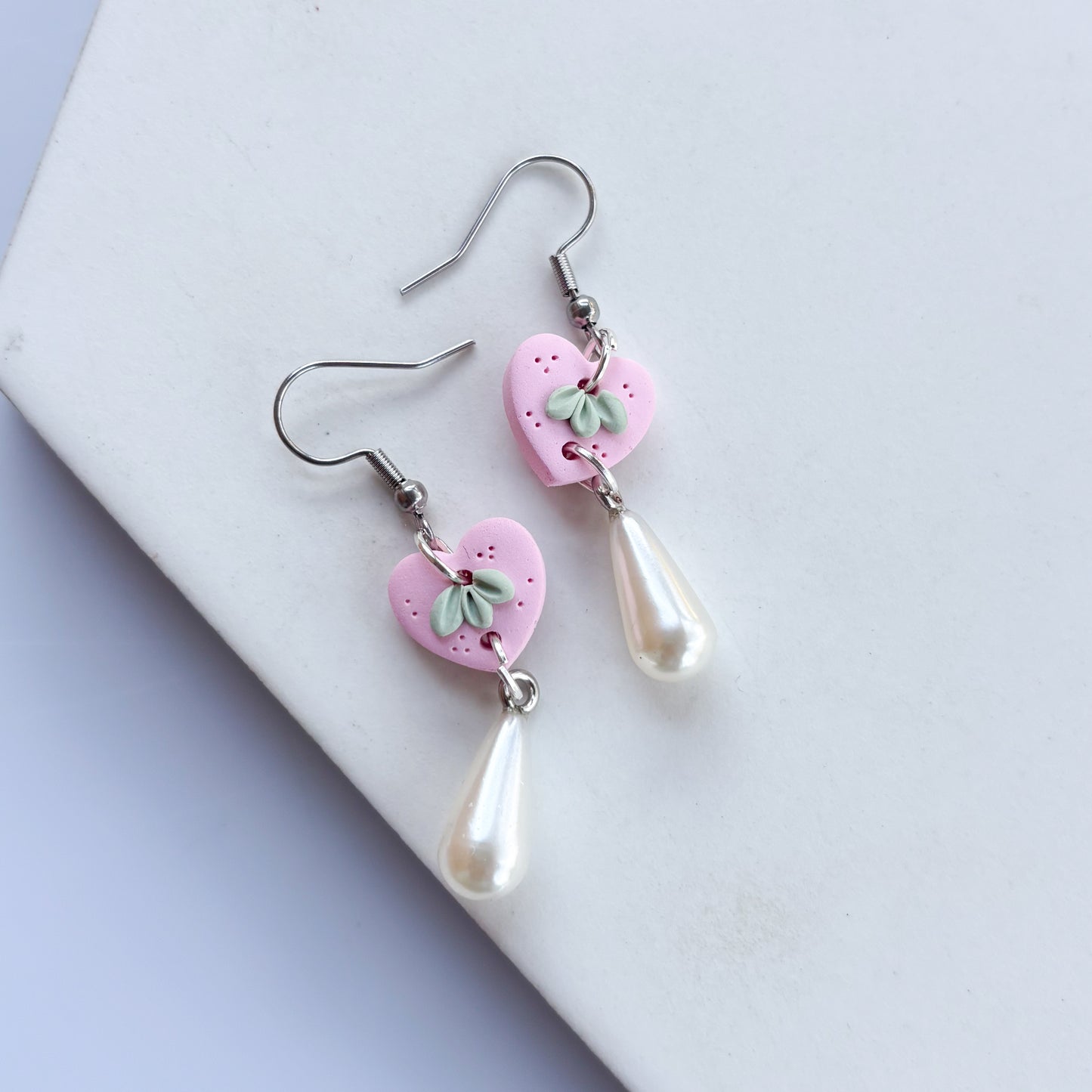 MINI HEARTS & PEARL EARRINGS (PINK)