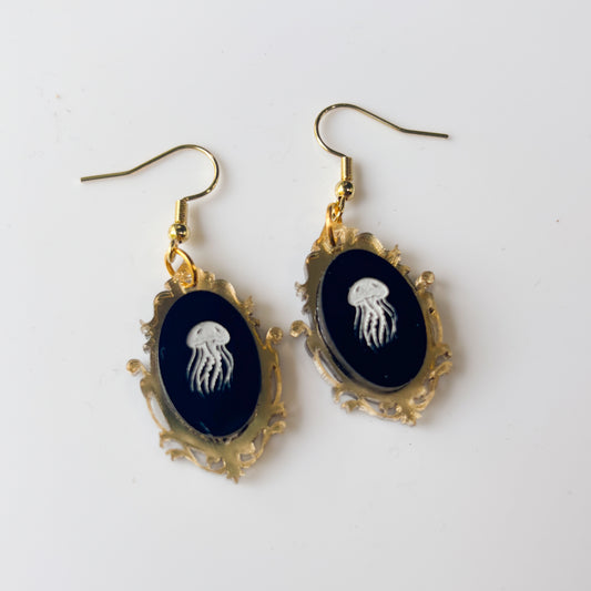 GOTHIC JELLYFISH FRAME ACRYLIC EARRINGS