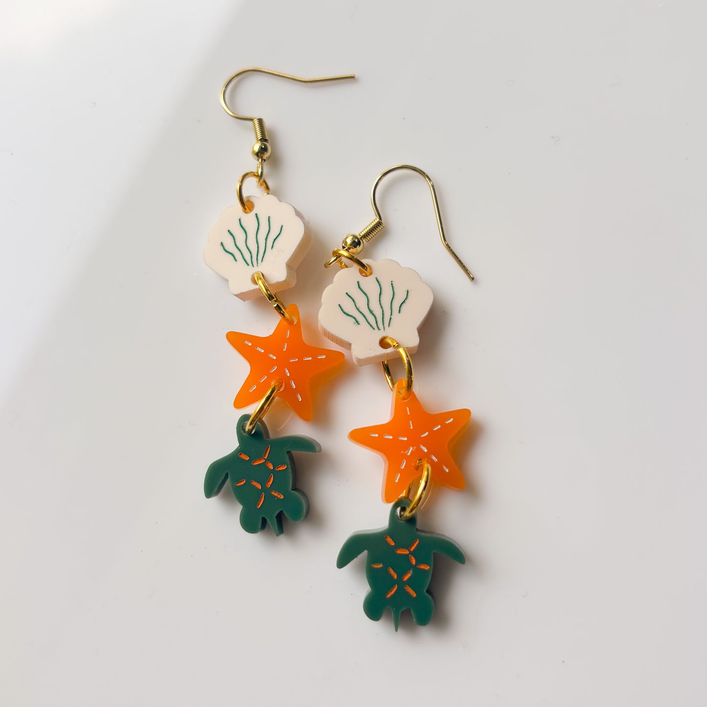 SHELL STAR TURTLE TRIO ACRYLIC EARRINGS