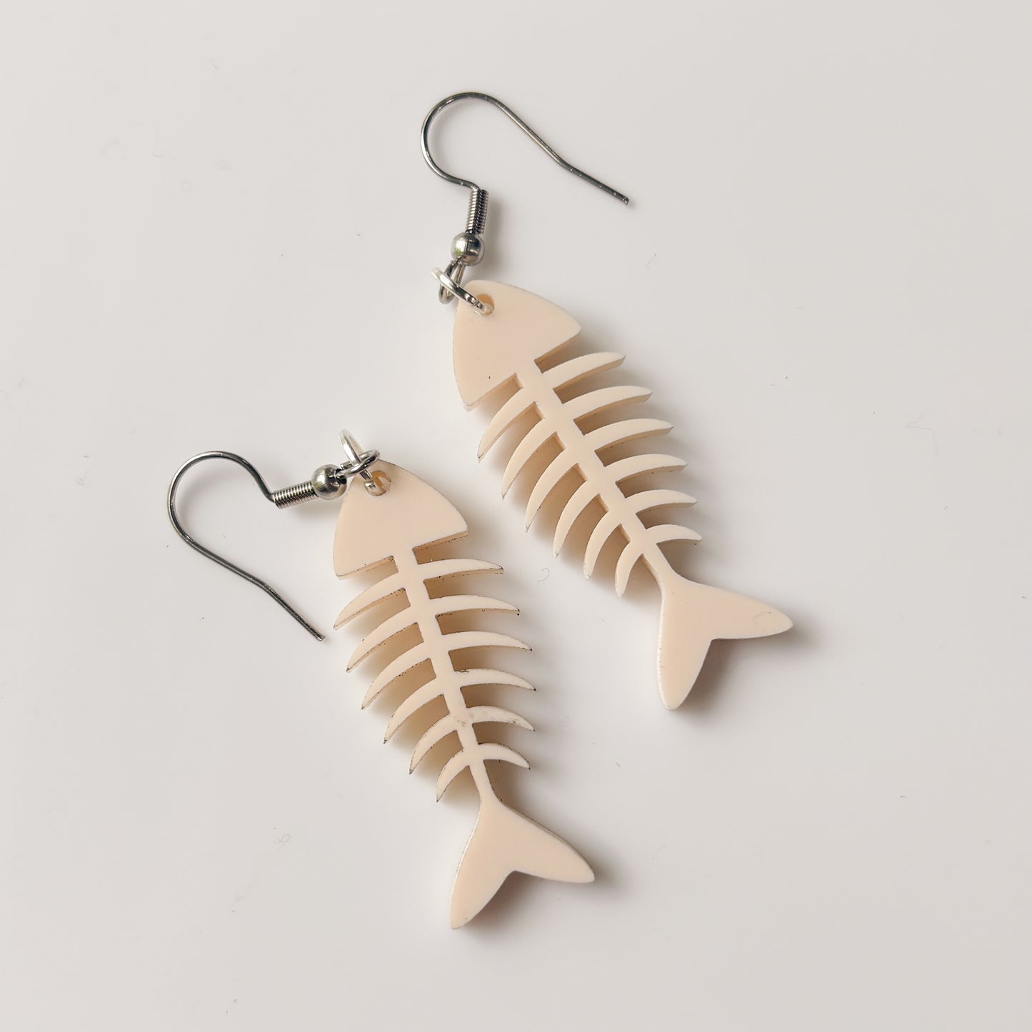 FISH BONES ACRYLIC EARRINGS