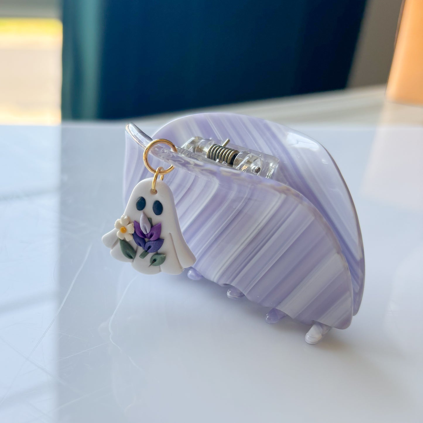 LAVENDER GHOST HAIR CLAW