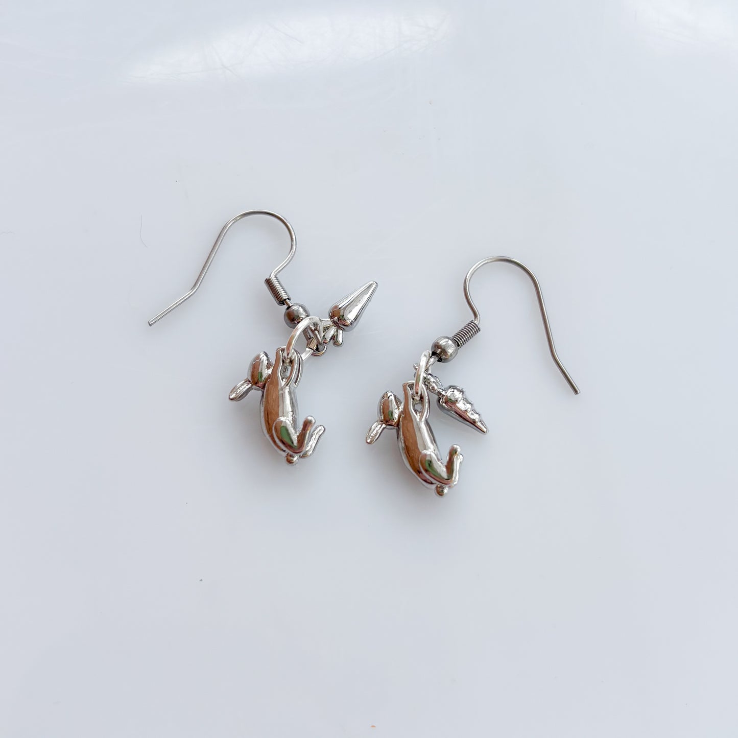 MINI BUNNY & CARROT CHARM EARRINGS