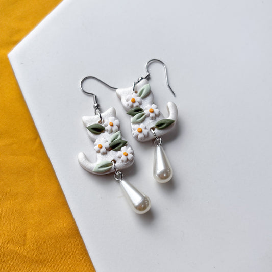 PEARLY DAISY CAT EARRINGS