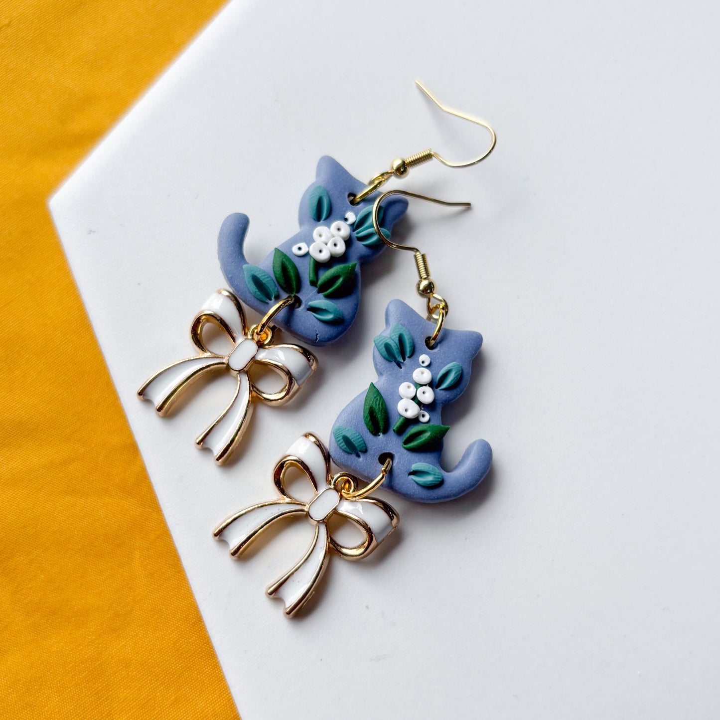 BABY'S BREATH CAT EARRINGS