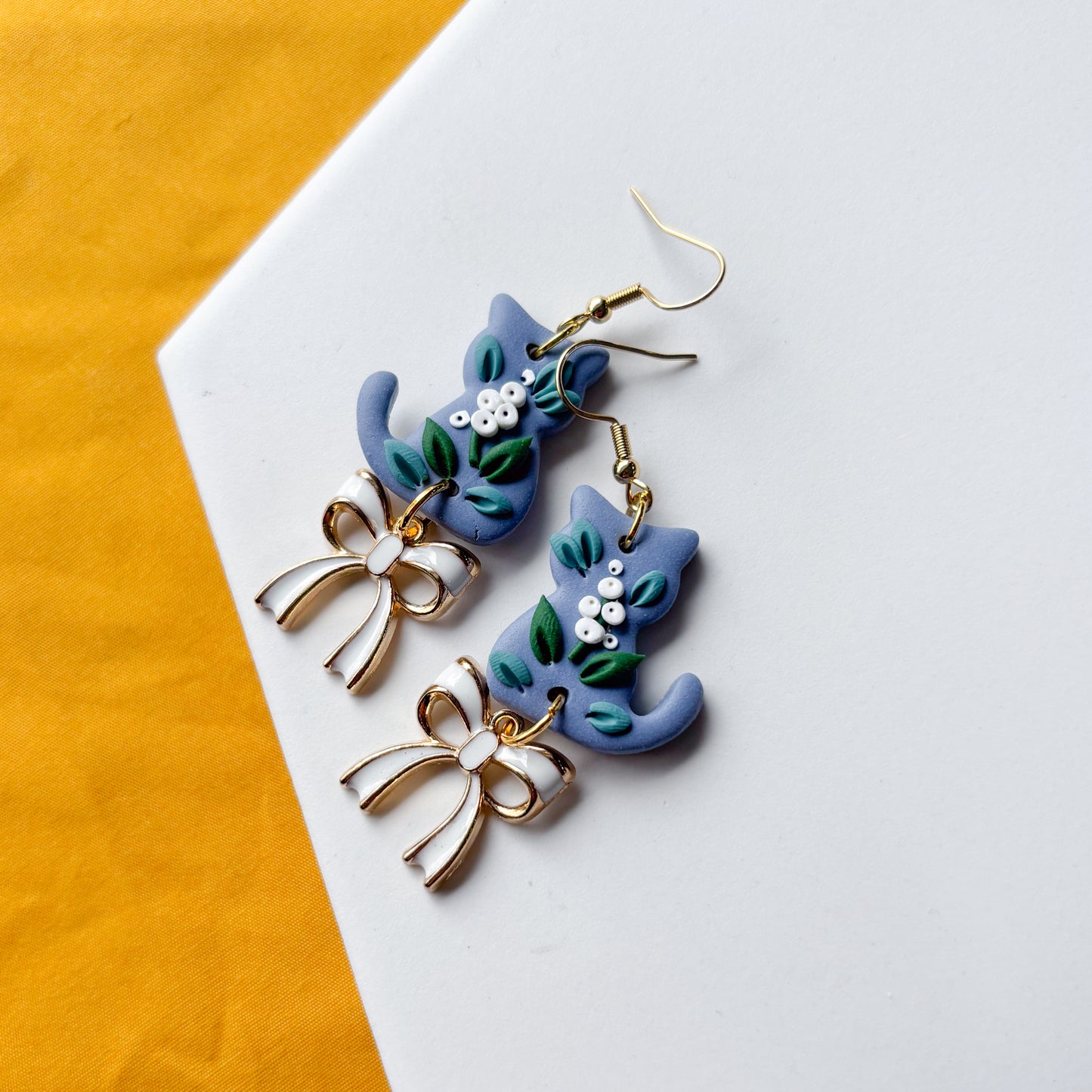 BABY'S BREATH CAT EARRINGS