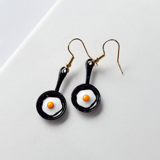 EGG FRYING PAN CHARM EARRINGS