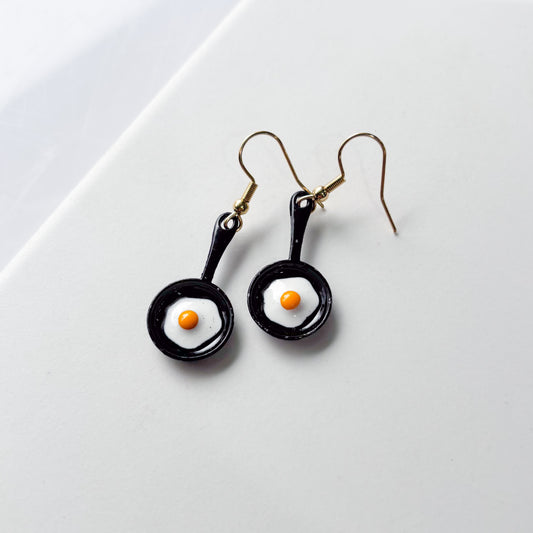 EGG FRYING PAN CHARM EARRINGS